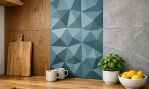 Nowoczesne panele na ścianę w kuchni: drewno, geometryczny wzór i kamień. Deska, kubki, bazylia i cytryny.